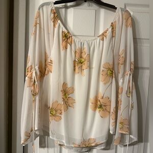 Jeans By Buffalo Dressy Top off white w big peach flowers Size XL